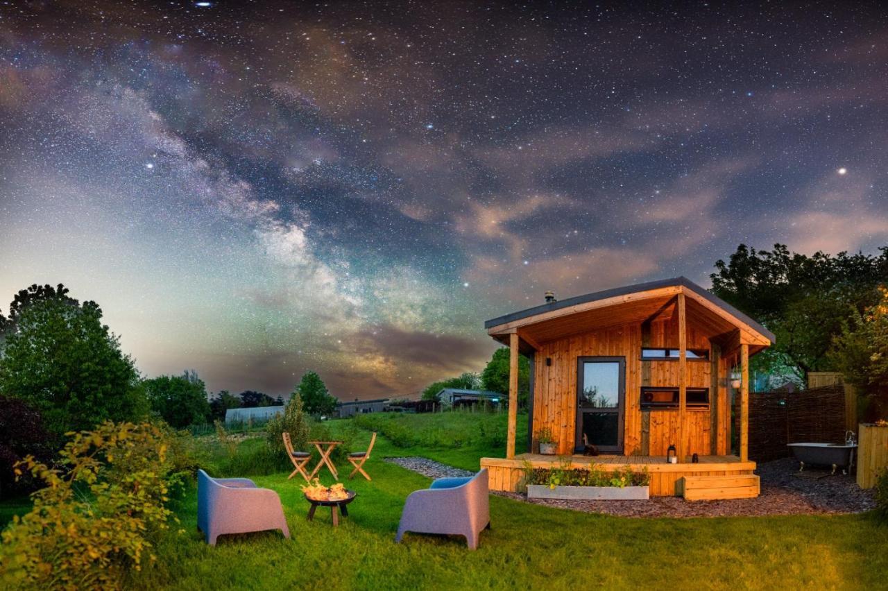 Luxury Glamping Cabin With Outdoor Bath On Cornish Flower Farm Truro Exterior photo